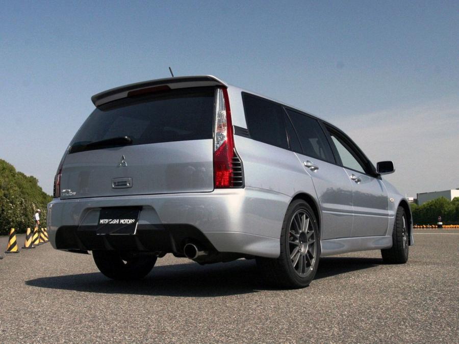  Mitsubishi Lancer Evolution IX Wagon 2005 года  (фото 16 из 22)